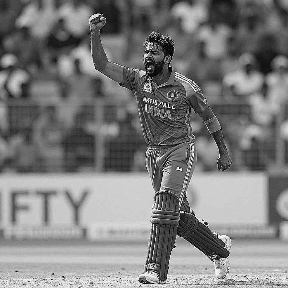 ফাঁকা পাতার প্রথম বল: ক্রিকেট বিশ্লেষণের নীরবতা আর মিথ্যার ফাঁদ ফাঁকা পাতার প্রথম বল: ক্রিকেট বিশ্লেষণের নীরবতা আর মিথ্যার ফাঁদ