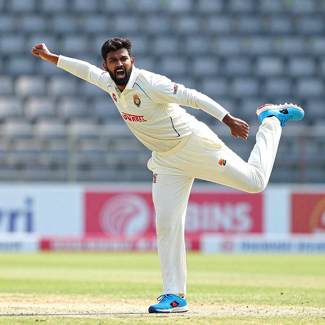 প্রথম স্প্লিট যেমন স্বীকারোক্তি: সারাংশ জৈনের ৭/৪০ আর ভারতের স্পিন-গভীরতার নীরব হিসাব প্রথম স্প্লিট যেমন স্বীকারোক্তি: সারাংশ জৈনের ৭/৪০ আর ভারতের স্পিন-গভীরতার নীরব হিসাব