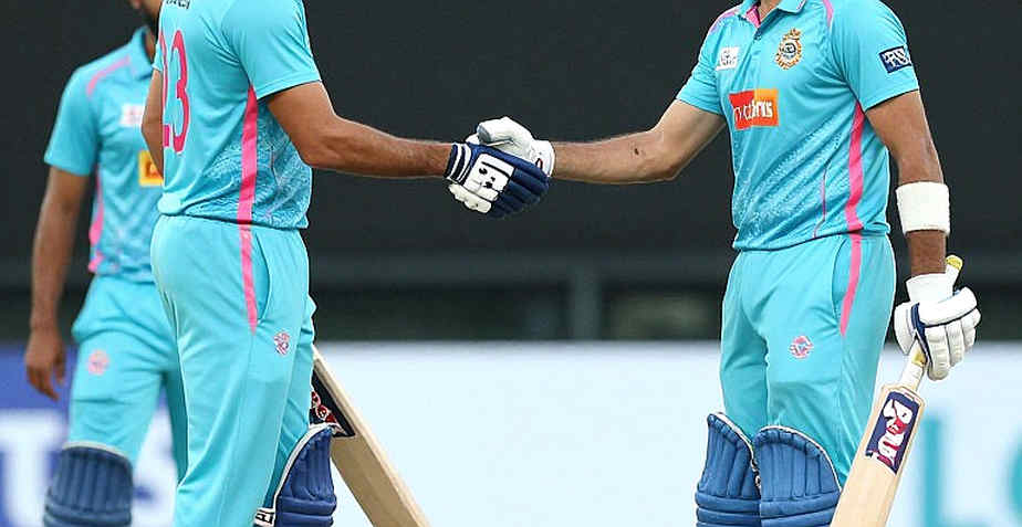 Simmons's Unfinished Sentence Before Sharjah: The Fifty-Over Ledger and an Open Parenthesis Simmons's Unfinished Sentence Before Sharjah: The Fifty-Over Ledger and an Open Parenthesis