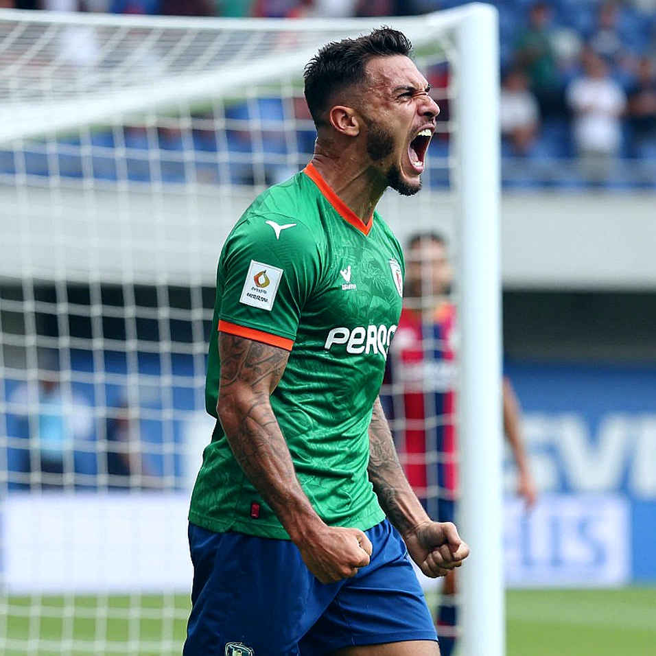 A €60m Fee, a Six-Match Sample: The Van Hecke Label the Ledger Cannot Verify A €60m Fee, a Six-Match Sample: The Van Hecke Label the Ledger Cannot Verify