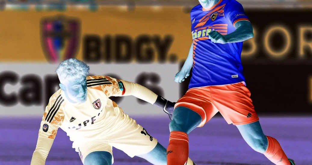 যে ফুটবল কোনো রেকর্ডে ঢোকে না