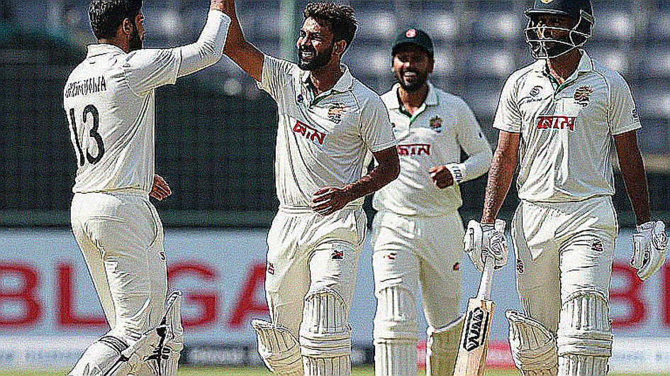 এশীয় ক্রিকেটের ফাঁকা খাতা: যে তথ্য কেউ লিখে রাখেনি, সেটিই সবচেয়ে জোরে বলে