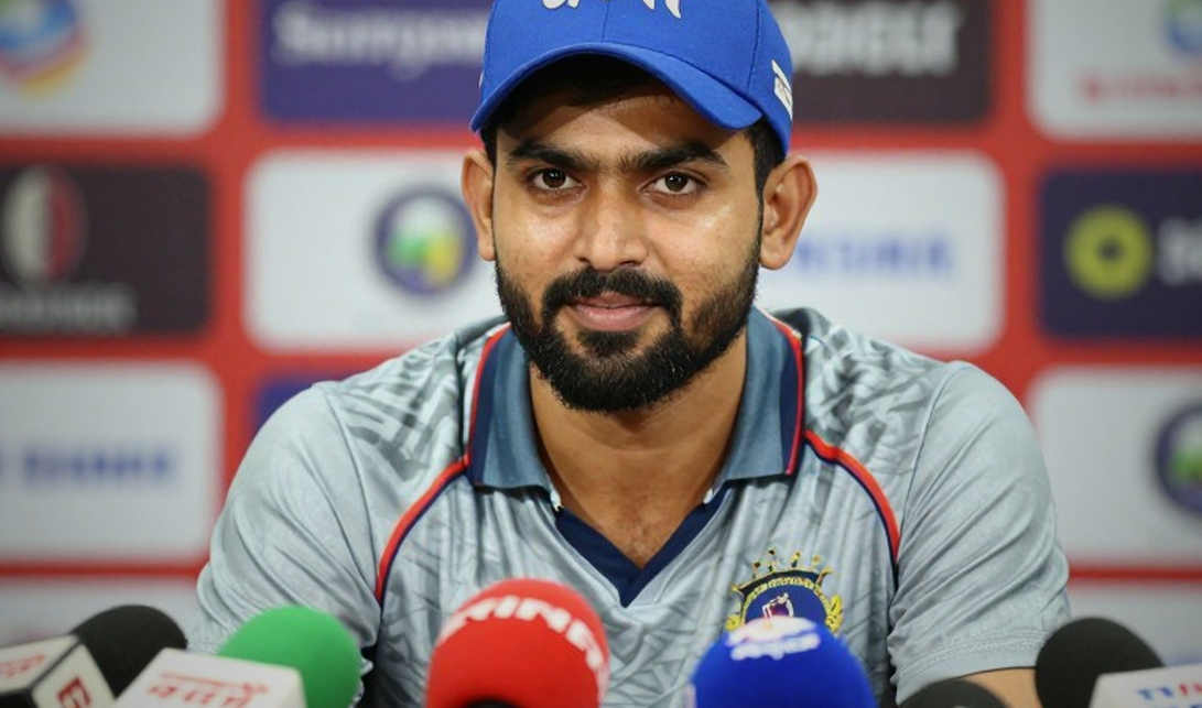 মুম্বাই ইন্ডিয়ান্সের কোচ খোঁজার বাজার: নাম বড়, দাম বড়, কিন্তু সময় কার হাতে?